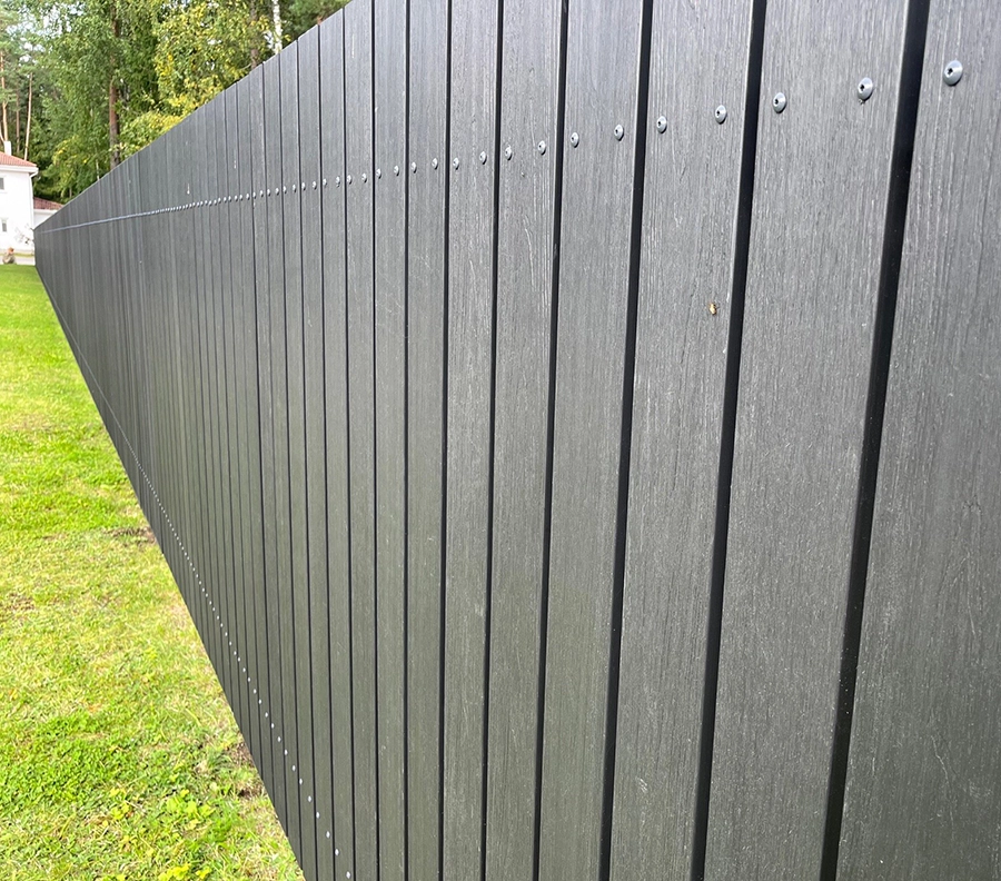 Dakota Living Giga Shield Fencing